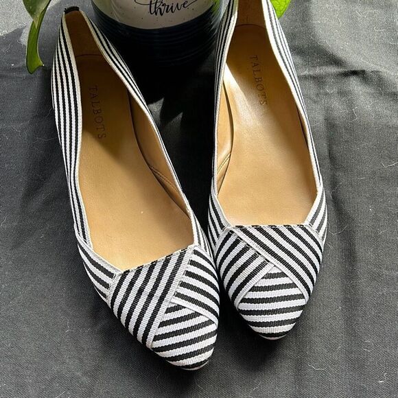 Talbots Edison Black And White Stripped Flat Shoes Pointed Toe Sz 8 - Picture 1 of 7